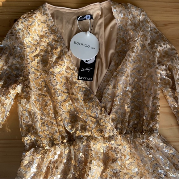 Boohoo Dresses & Skirts - NWT long sleeve Boohoo sequin dress- 10